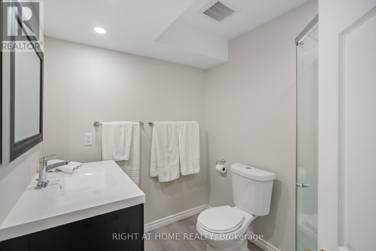 33 - 88 Lakeport Road, St. Catharines, Ontario  L2N 4P8 - Photo 31 - X12457419