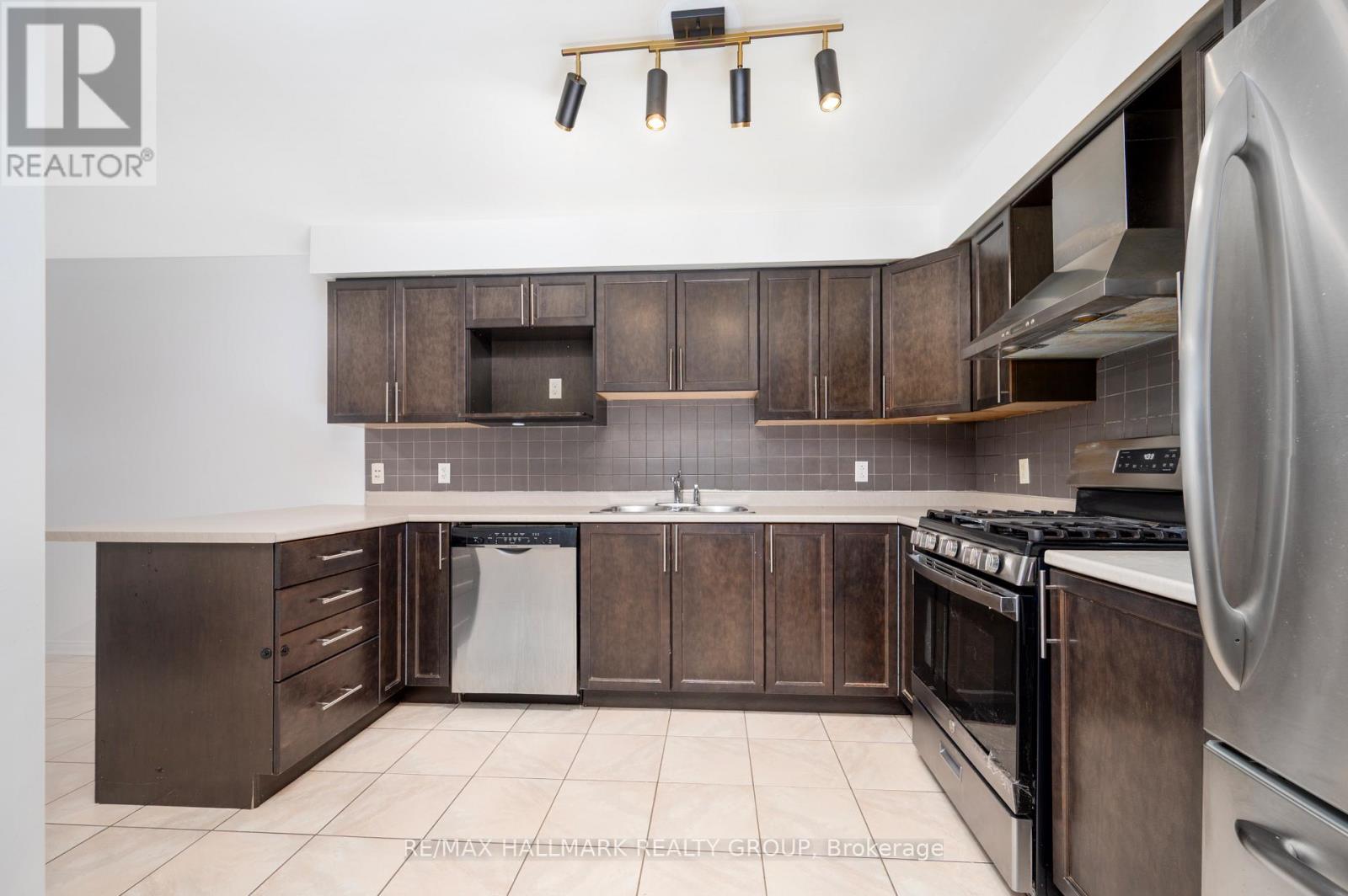 306 Tabaret Street, Ottawa, Ontario  K2M 0B8 - Photo 15 - X12457455