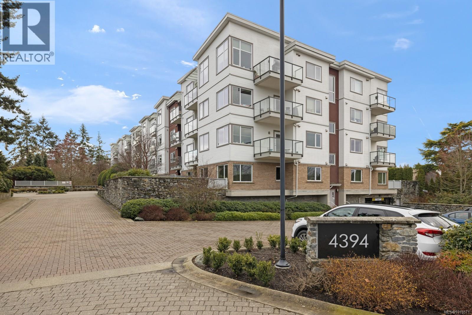 310 4394 West Saanich Rd, Saanich, British Columbia