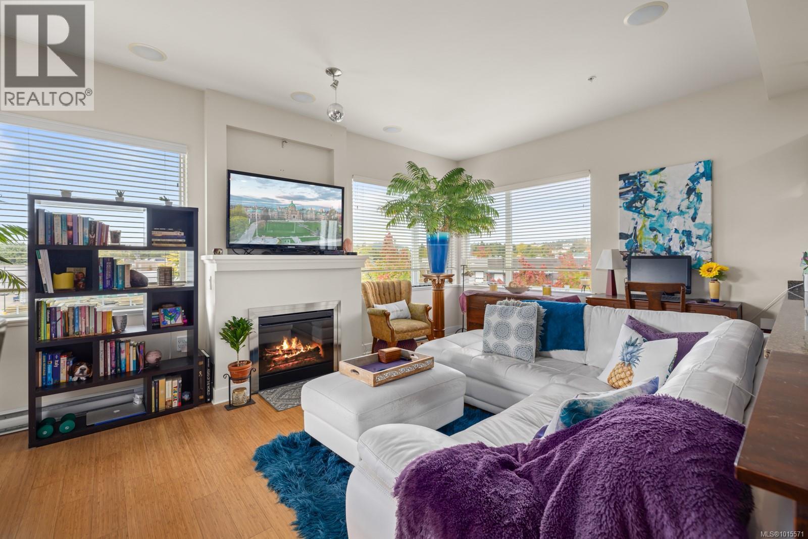 310 4394 West Saanich Rd, Saanich, British Columbia  V8Z 3E9 - Photo 4 - 1015571