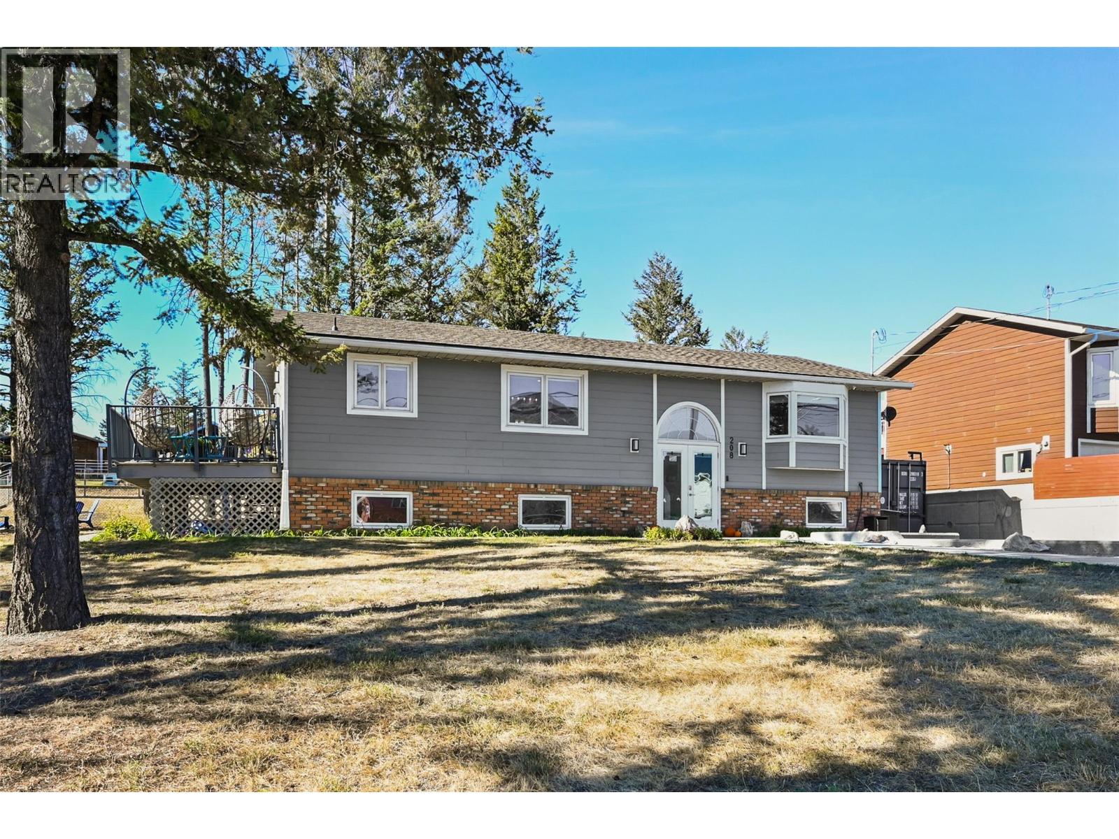 208 7TH Avenue, Invermere, British Columbia