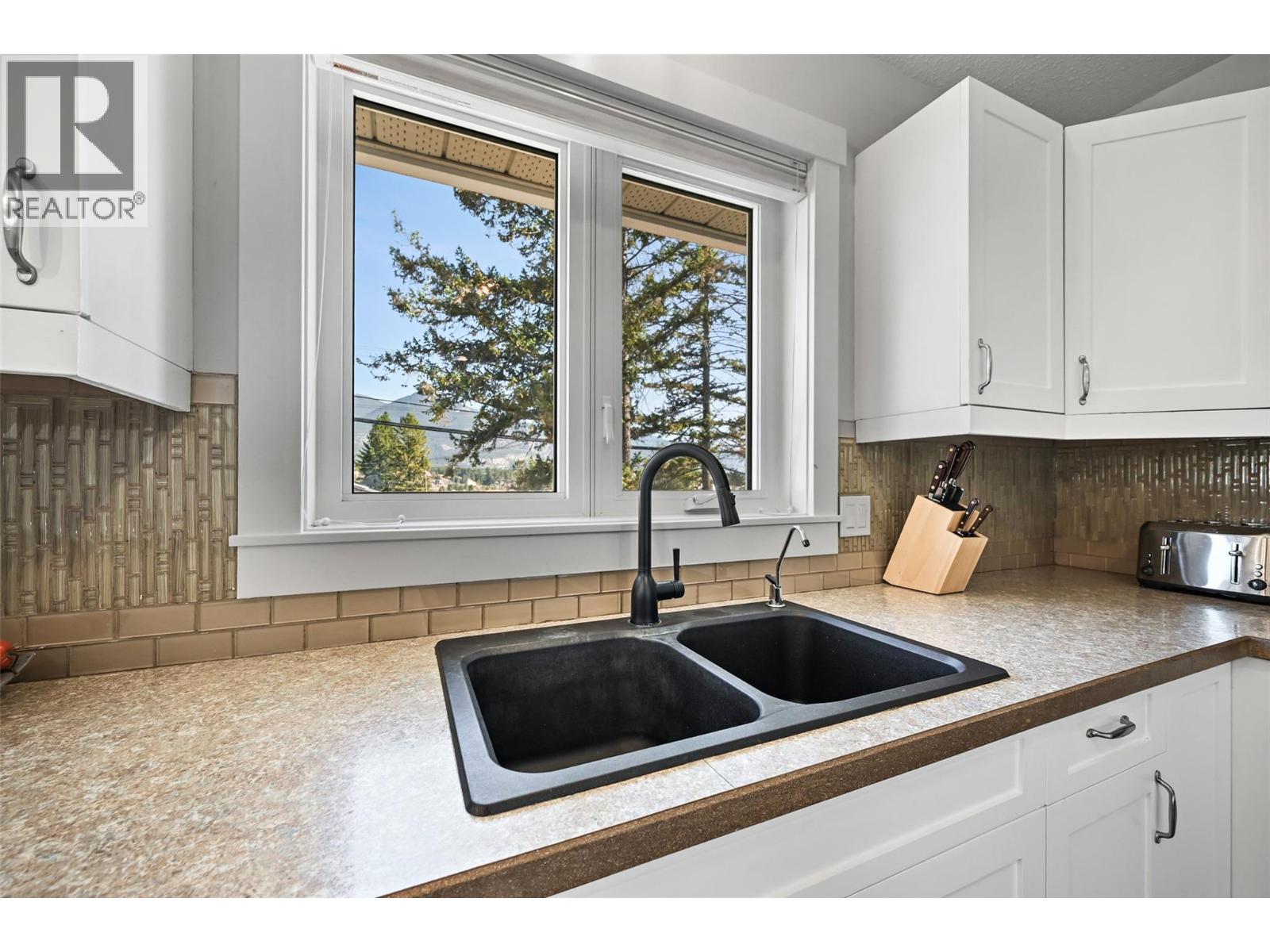 208 7th Avenue, Invermere, British Columbia  V0A 1K4 - Photo 10 - 10365596