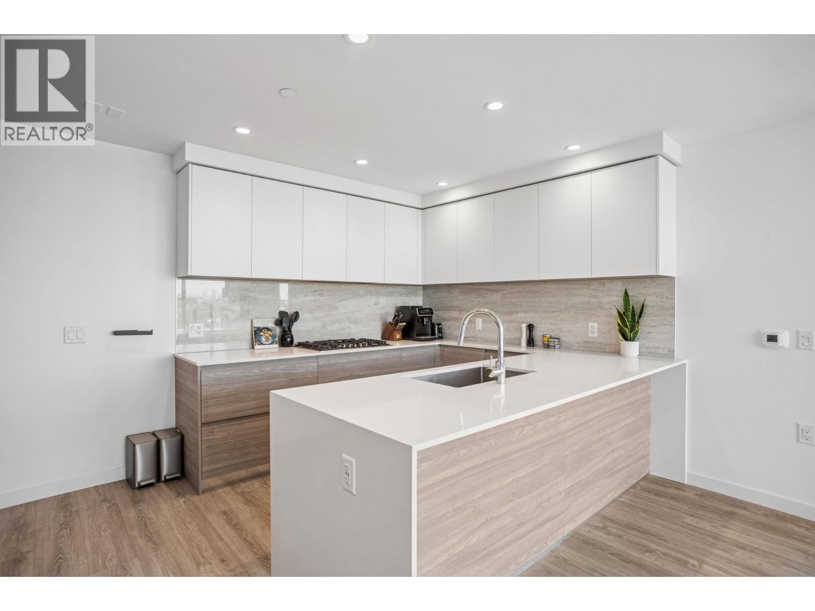 3703 680 Quayside Drive, New Westminster, British Columbia  V3M 0P2 - Photo 12 - R3057498