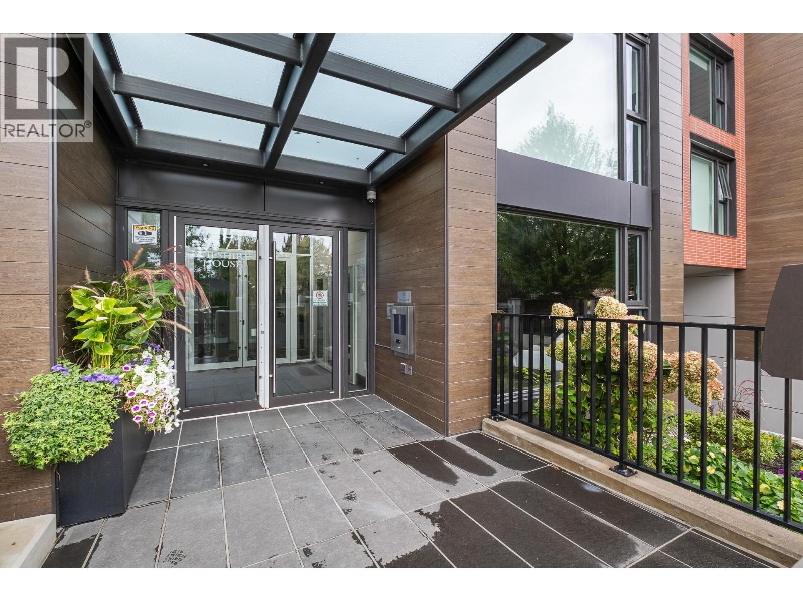 305 1571 W 57th Avenue, Vancouver, British Columbia  V6P 0H7 - Photo 2 - R3057505
