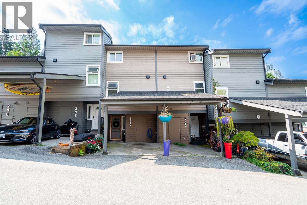 250 Balmoral Place, Port Moody, British Columbia  V3H 4B9 - Photo 3 - R3057526
