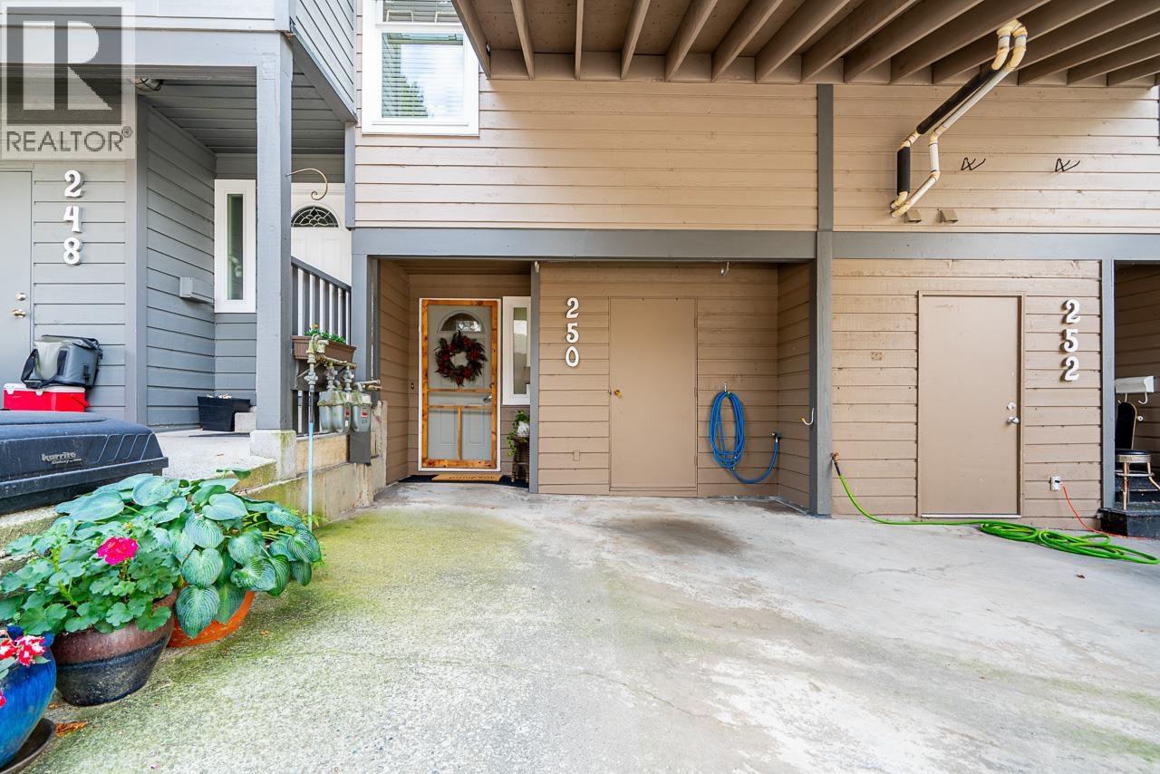 250 Balmoral Place, Port Moody, British Columbia  V3H 4B9 - Photo 4 - R3057526