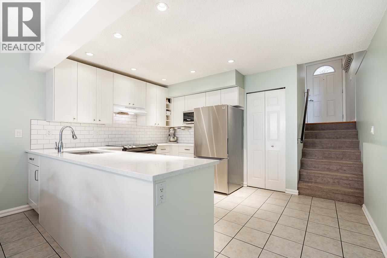 250 Balmoral Place, Port Moody, British Columbia  V3H 4B9 - Photo 6 - R3057526