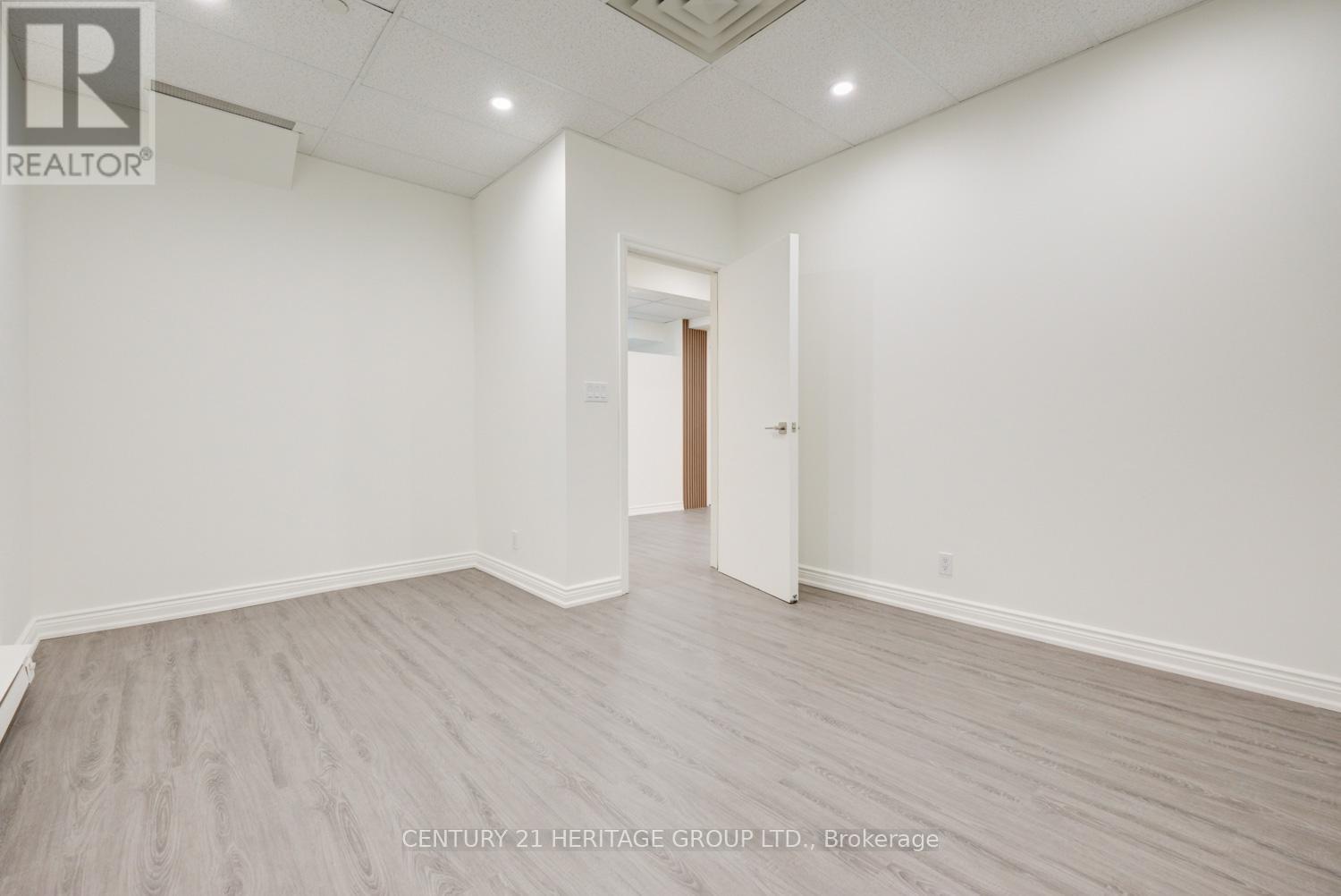 101 - 2900 Yonge Street, Toronto, Ontario  M4N 3N8 - Photo 20 - C12425173