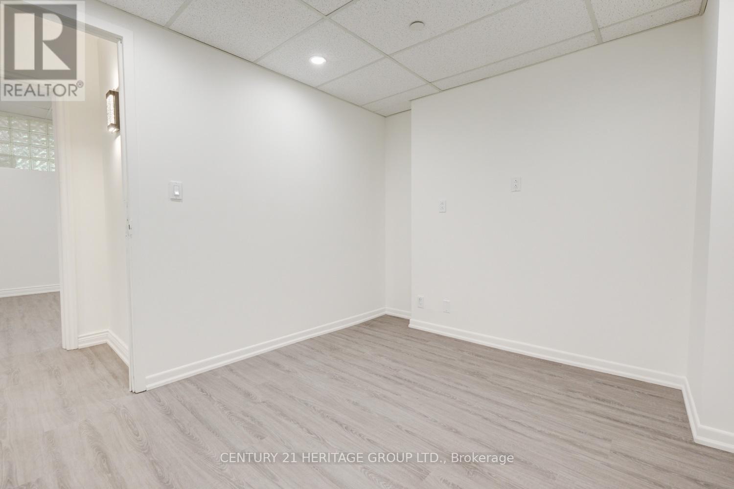 101 - 2900 Yonge Street, Toronto, Ontario  M4N 3N8 - Photo 16 - C12425173