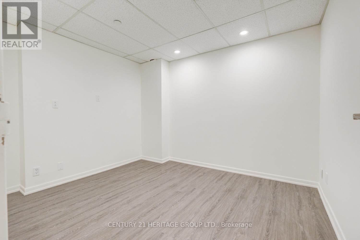 101 - 2900 Yonge Street, Toronto, Ontario  M4N 3N8 - Photo 15 - C12425173