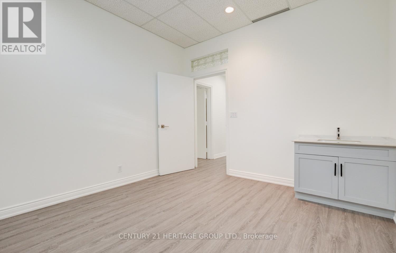 101 - 2900 Yonge Street, Toronto, Ontario  M4N 3N8 - Photo 28 - C12425173