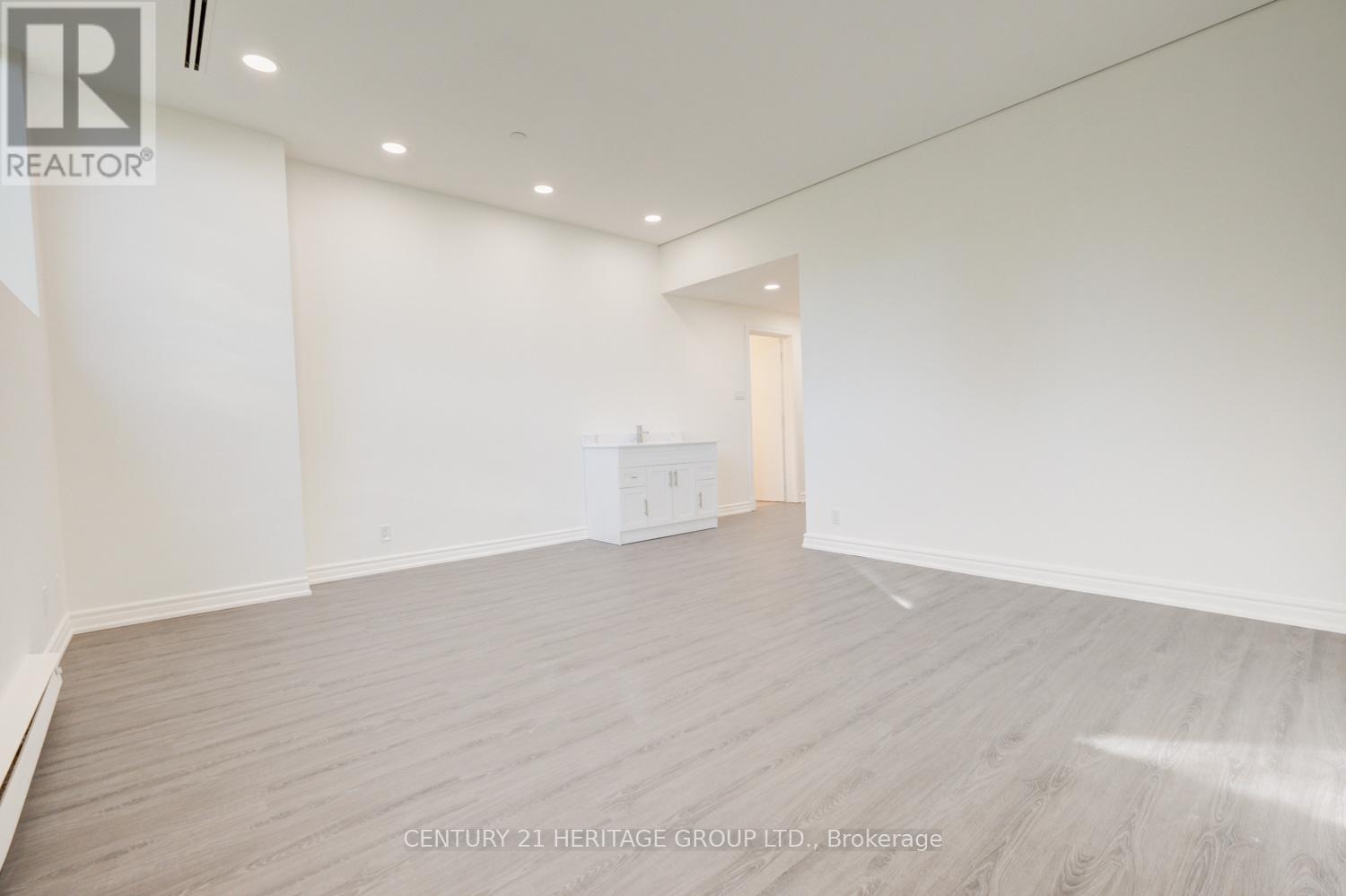 101 - 2900 Yonge Street, Toronto, Ontario  M4N 3N8 - Photo 33 - C12425173
