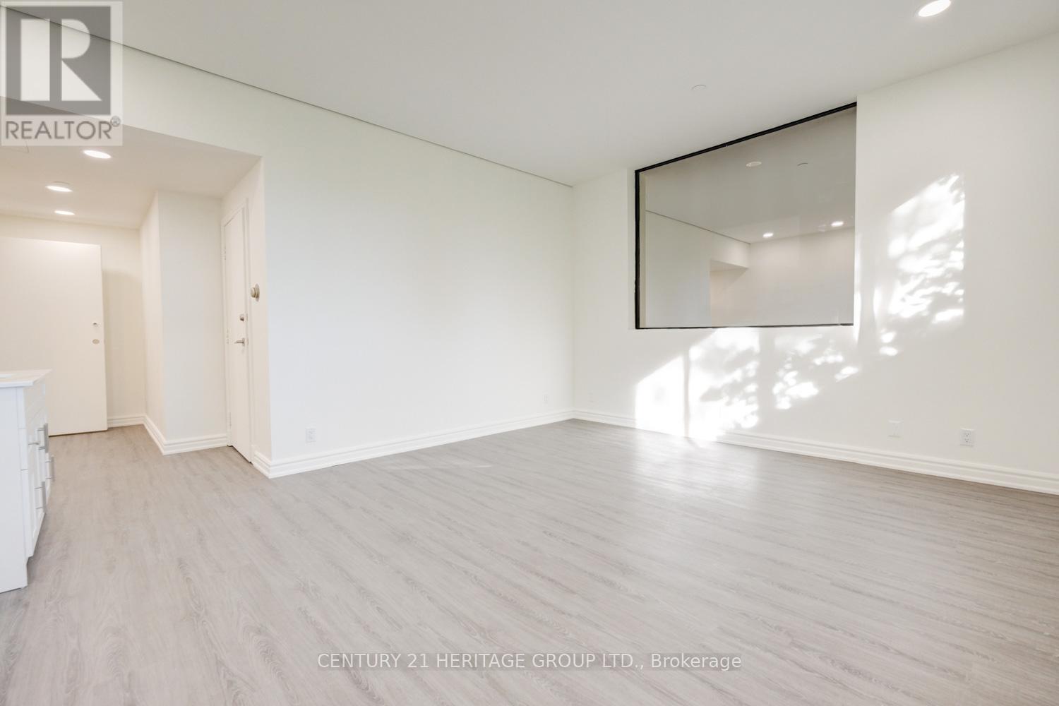 101 - 2900 Yonge Street, Toronto, Ontario  M4N 3N8 - Photo 34 - C12425173