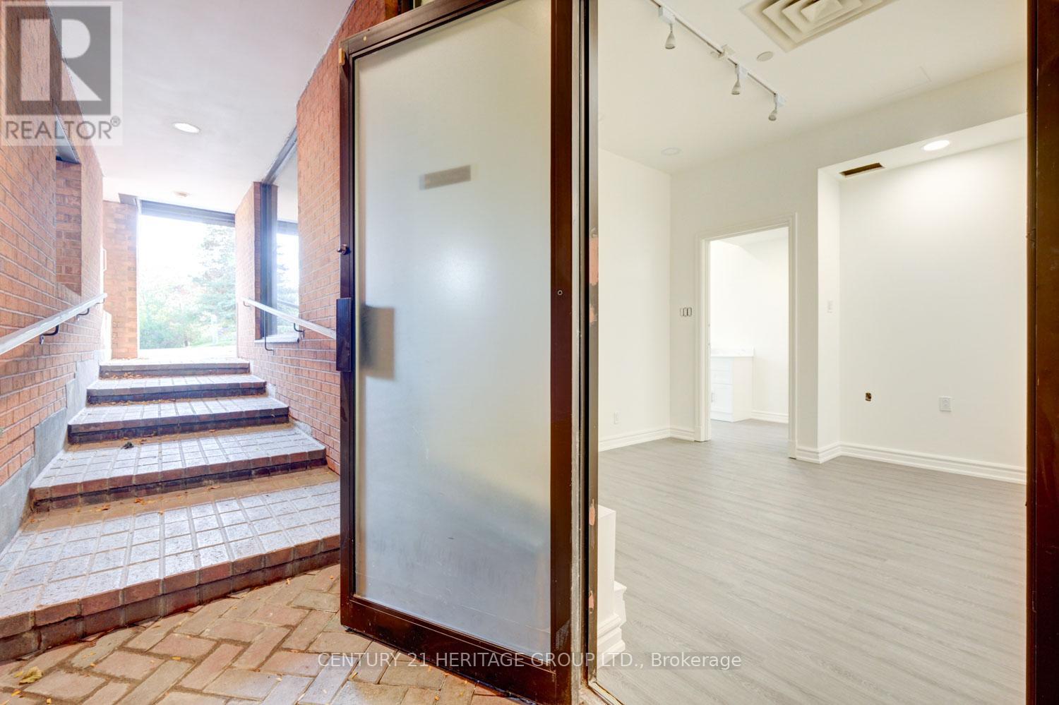 101 - 2900 Yonge Street, Toronto, Ontario  M4N 3N8 - Photo 39 - C12425173