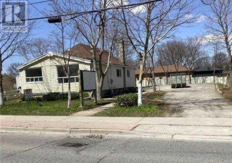 698 SHEPPARD AVENUE W, Toronto, Ontario