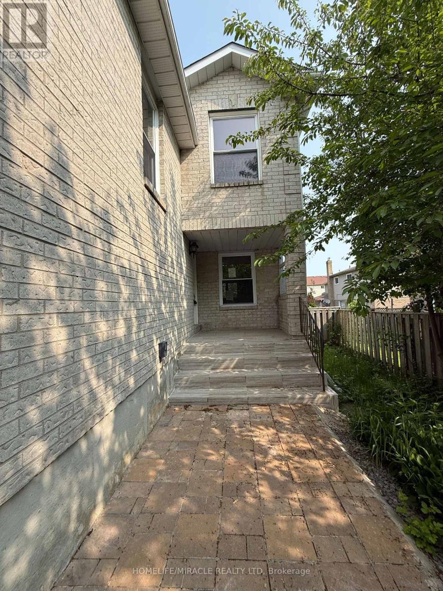 1620 Mcbrady Crescent, Pickering, Ontario  L1X 2B6 - Photo 2 - E12457469