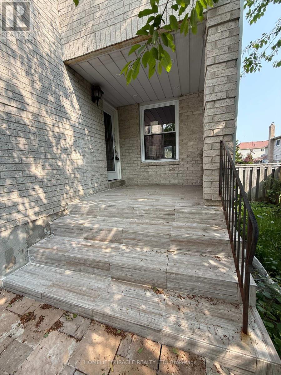 1620 Mcbrady Crescent, Pickering, Ontario  L1X 2B6 - Photo 3 - E12457469