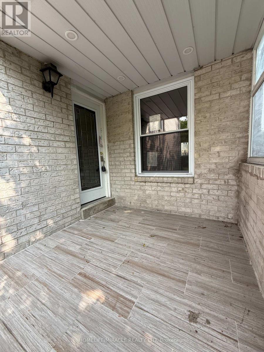1620 Mcbrady Crescent, Pickering, Ontario  L1X 2B6 - Photo 4 - E12457469