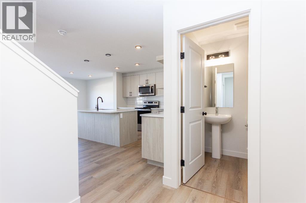 256 Augustus Way, Penhold, Alberta  T0M 1R0 - Photo 3 - A2263509
