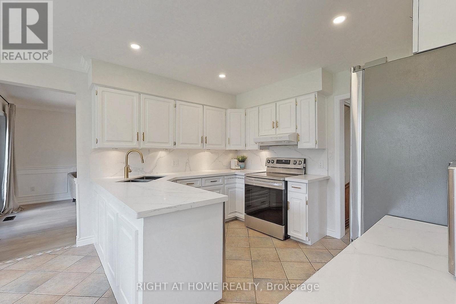 350 Sunset Beach Road, Richmond Hill, Ontario  L4E 3H9 - Photo 12 - N12457467
