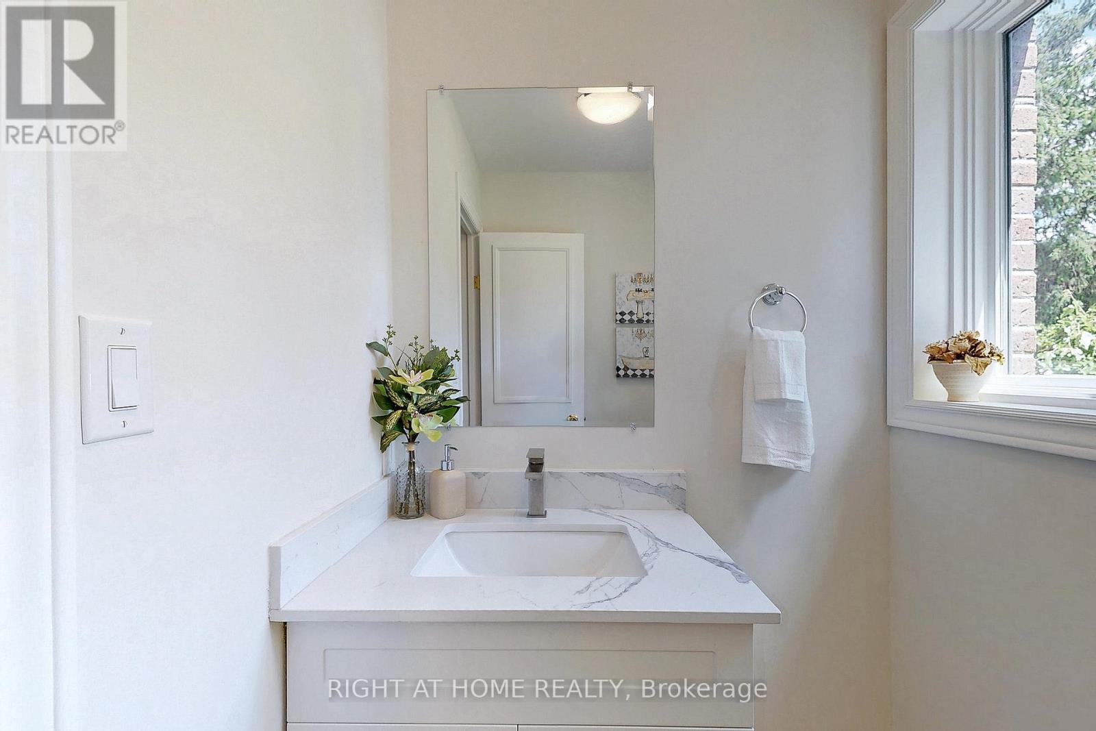 350 Sunset Beach Road, Richmond Hill, Ontario  L4E 3H9 - Photo 17 - N12457467