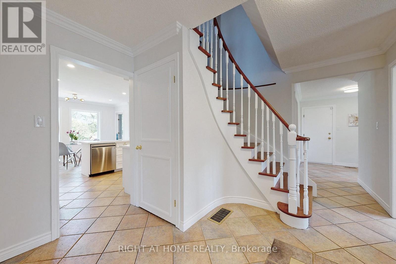 350 Sunset Beach Road, Richmond Hill, Ontario  L4E 3H9 - Photo 19 - N12457467