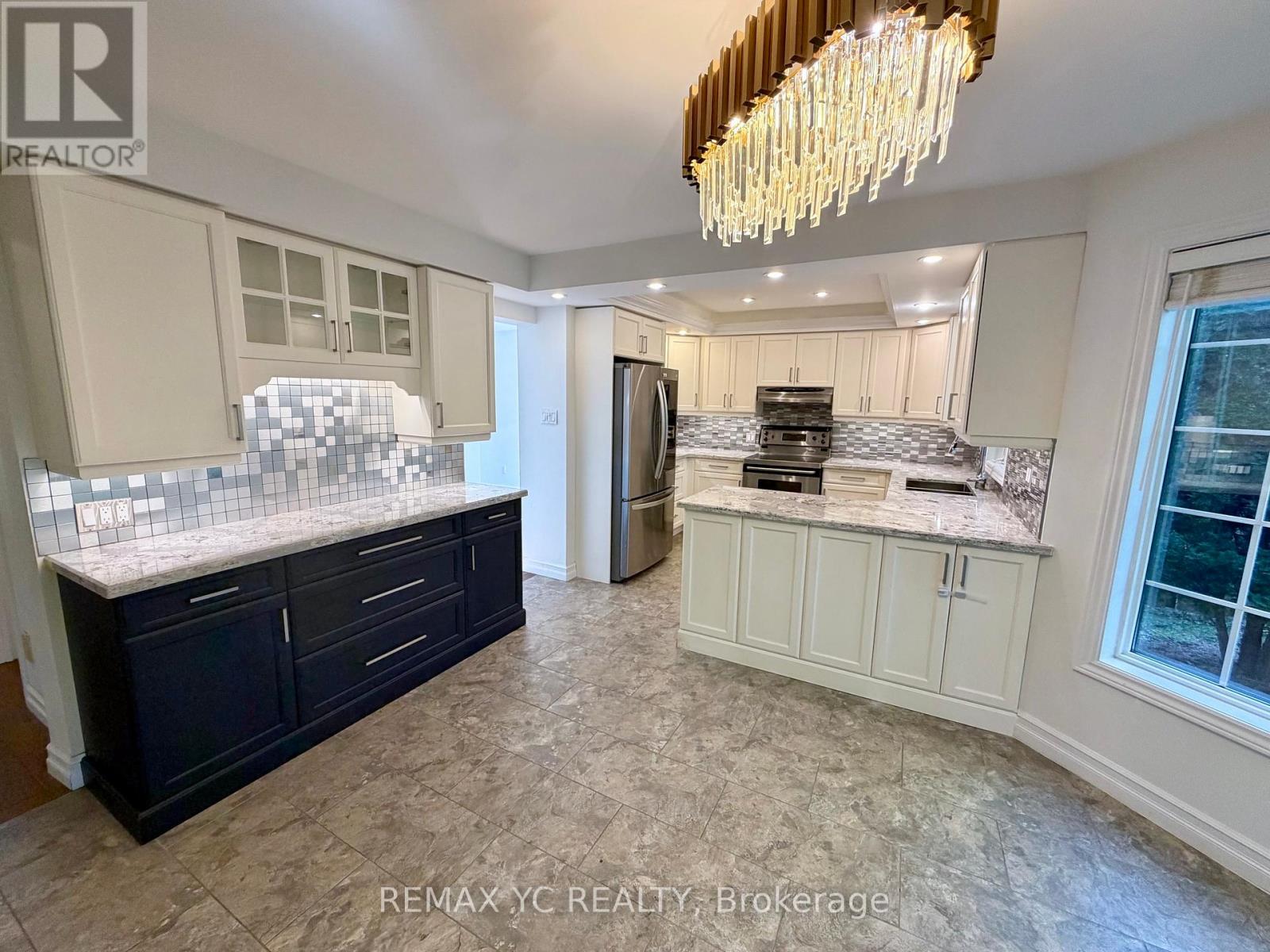 67 Fern Valley Crescent, Richmond Hill, Ontario  L4E 2J5 - Photo 9 - N12457468