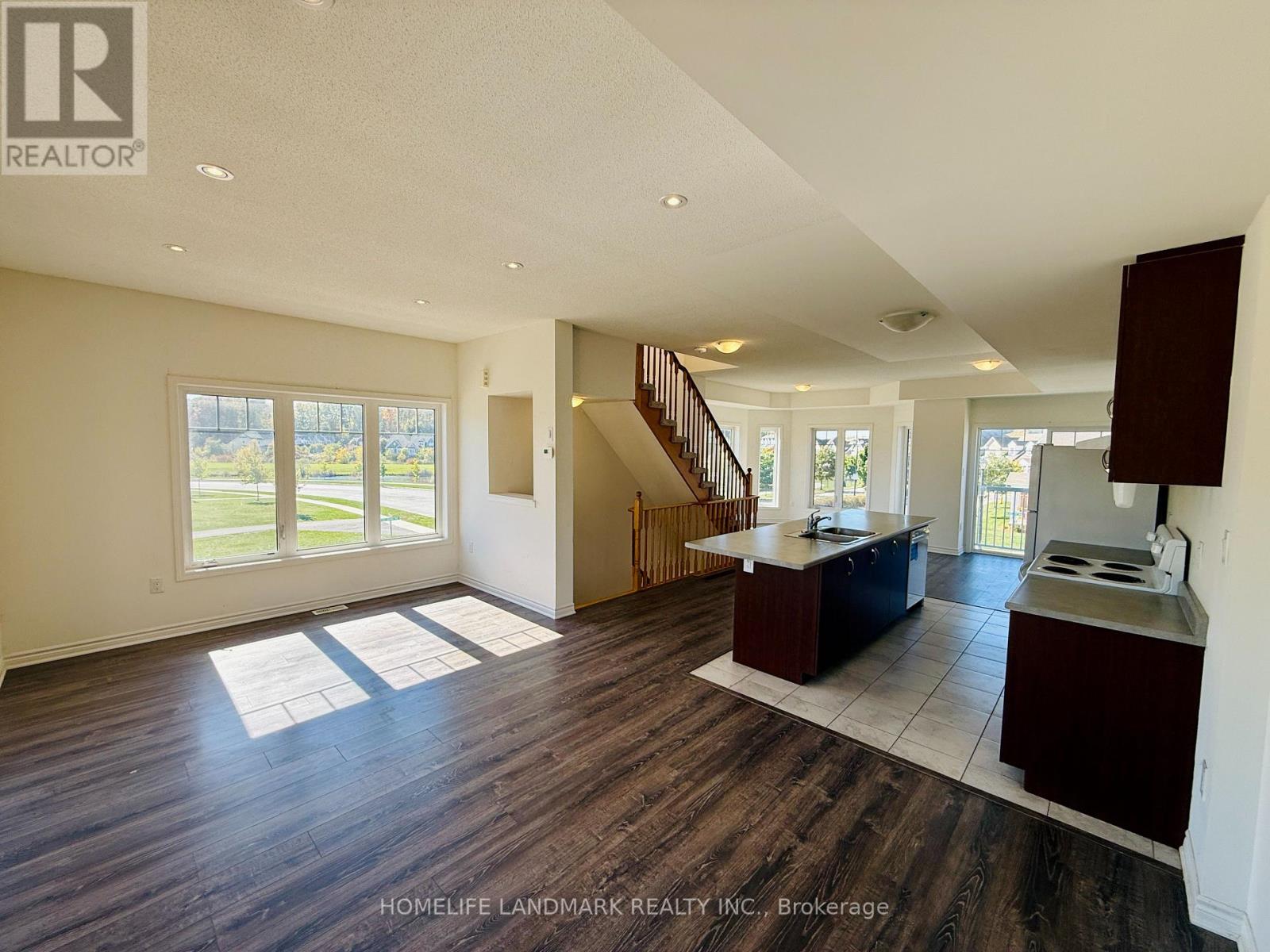 30 Village Gate Drive, Wasaga Beach, Ontario  L9Z 0J7 - Photo 19 - S12457433