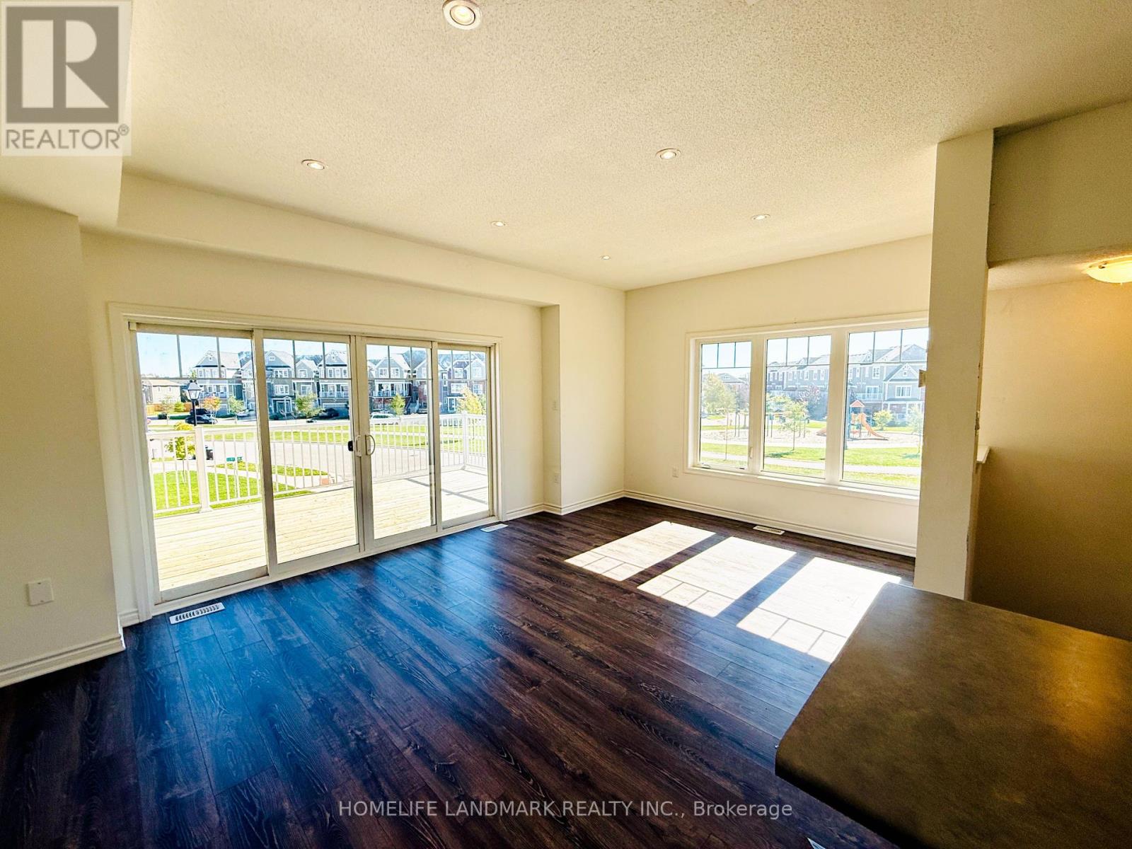 30 Village Gate Drive, Wasaga Beach, Ontario  L9Z 0J7 - Photo 20 - S12457433