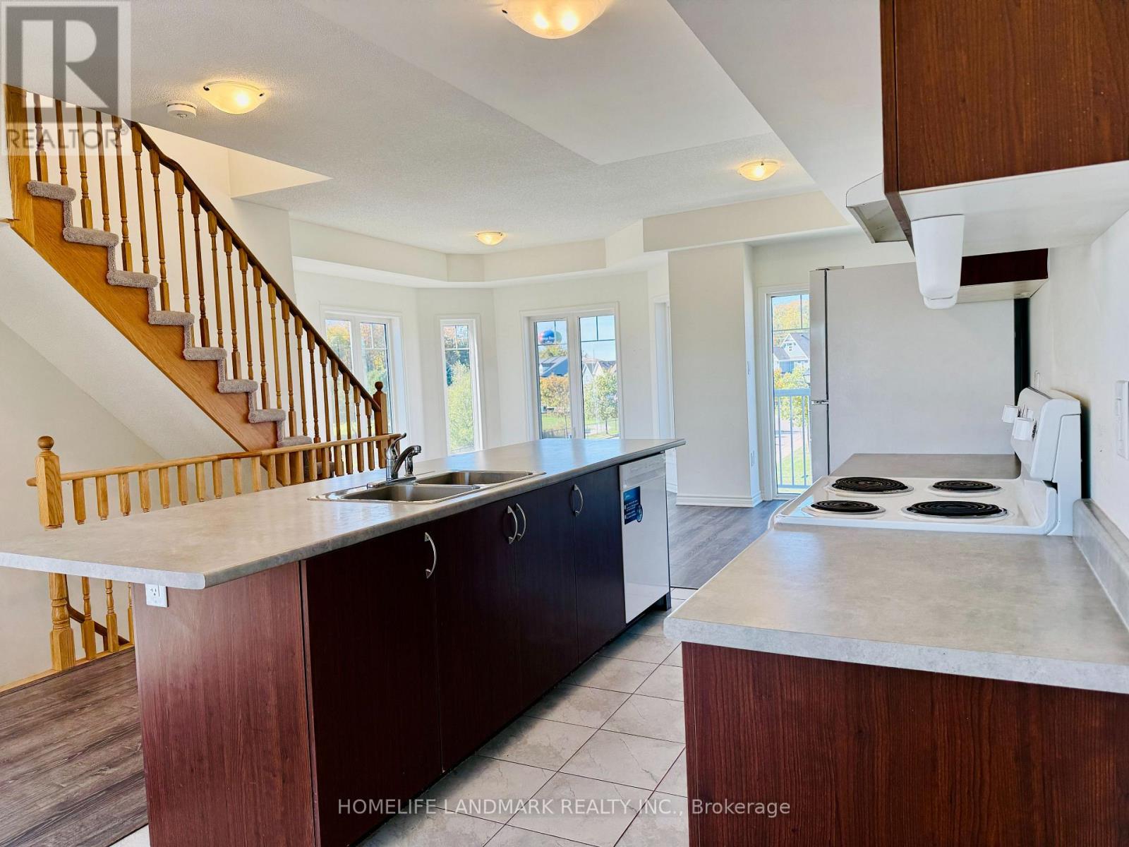 30 Village Gate Drive, Wasaga Beach, Ontario  L9Z 0J7 - Photo 23 - S12457433