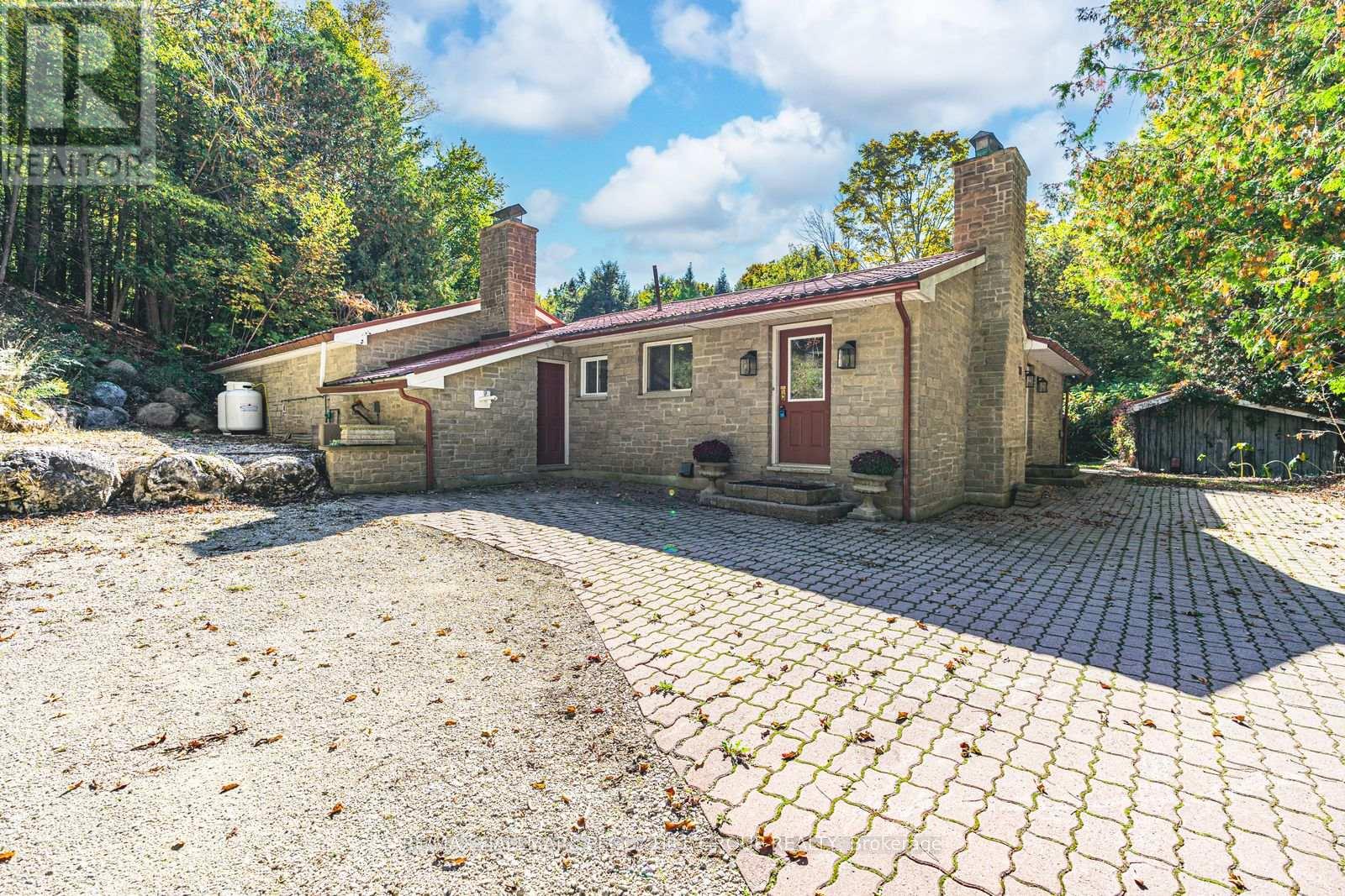 8275 County Road 9, Clearview, Ontario  L0M 1G0 - Photo 11 - S12457453