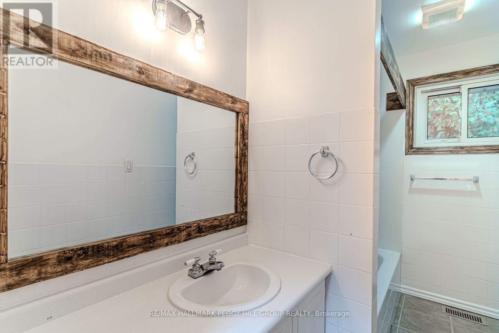 537 Huronia Road, Barrie, Ontario  L4N 8X3 - Photo 15 - S12457458