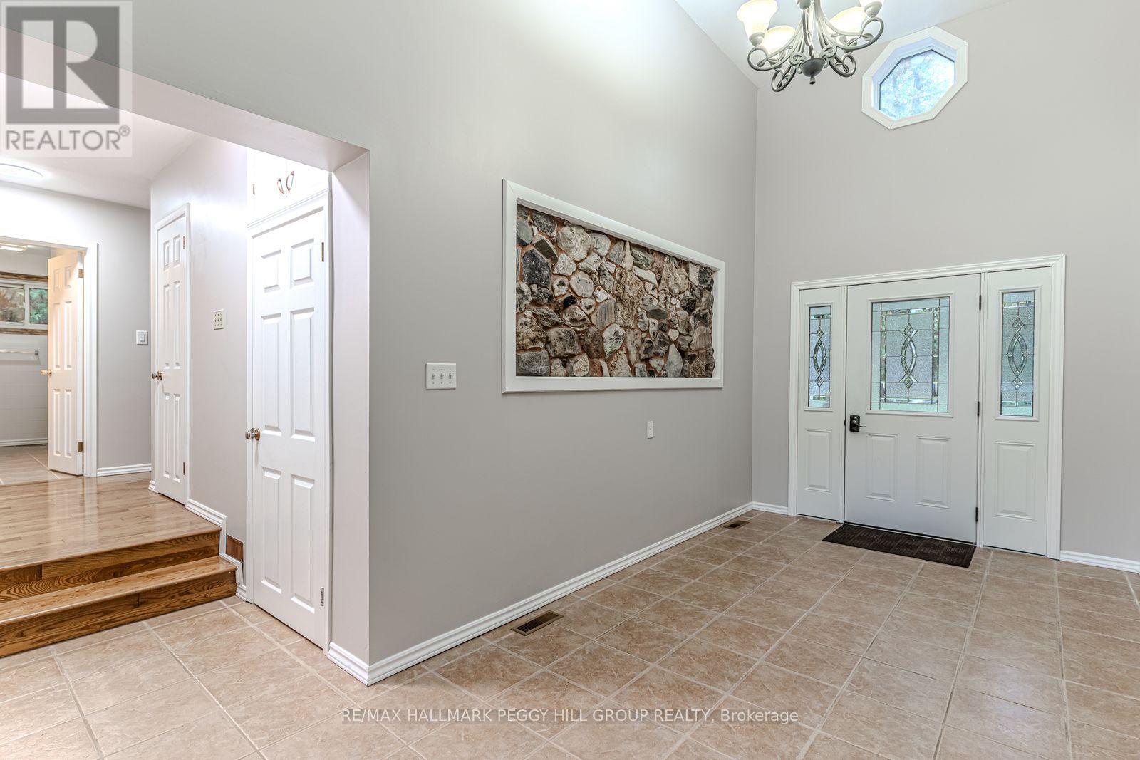 537 Huronia Road, Barrie, Ontario  L4N 8X3 - Photo 3 - S12457458
