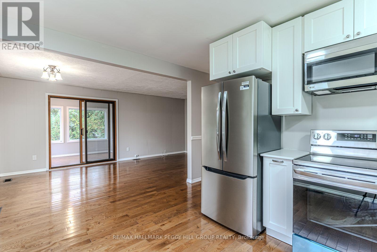 537 Huronia Road, Barrie, Ontario  L4N 8X3 - Photo 7 - S12457458