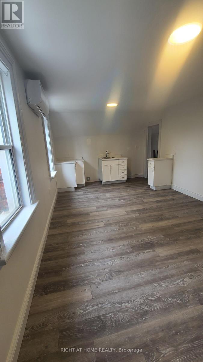 2nd Floor - 639 Ontario Street, Stratford, Ontario  N5A 3J6 - Photo 5 - X12256163