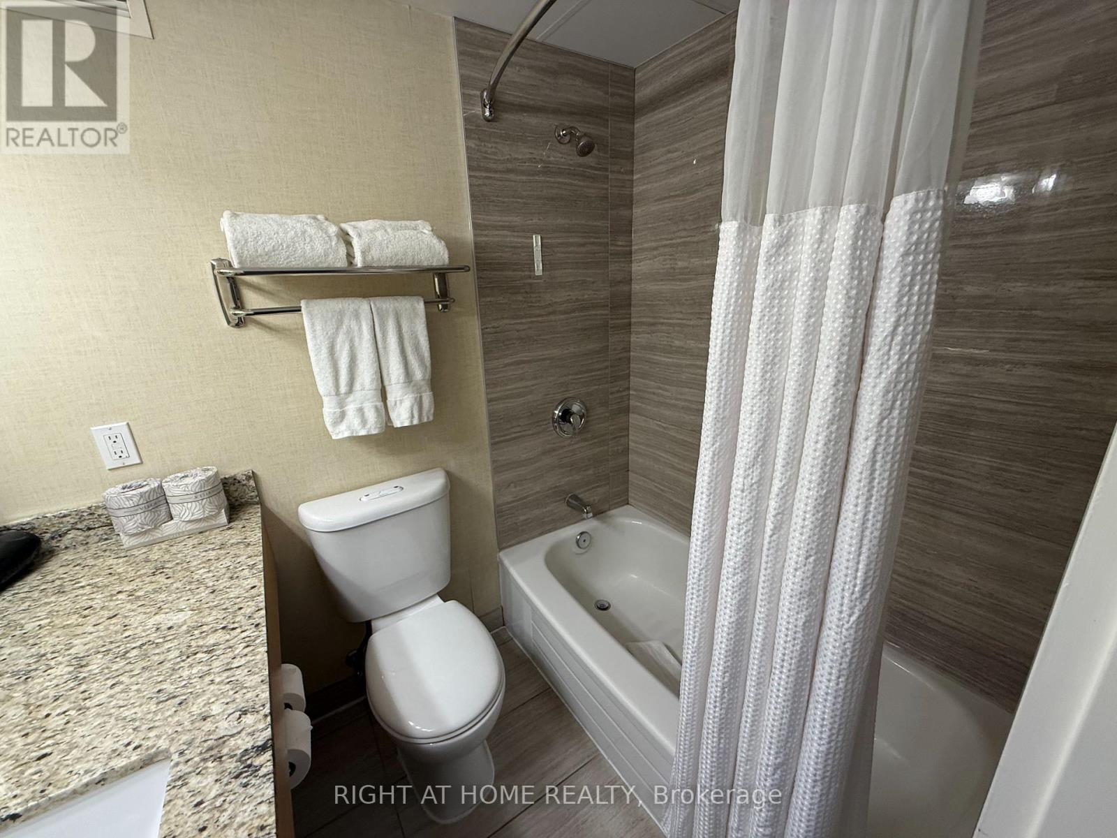 210 - 1235 Deerhurst Drive, Huntsville, Ontario  P1H 2E8 - Photo 4 - X12379187
