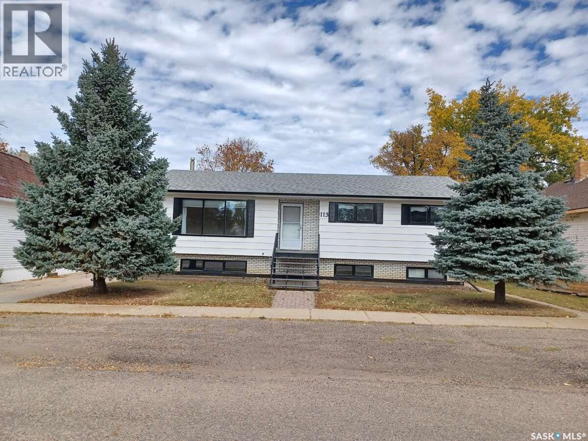 113 5th AVENUE, Gravelbourg, Saskatchewan