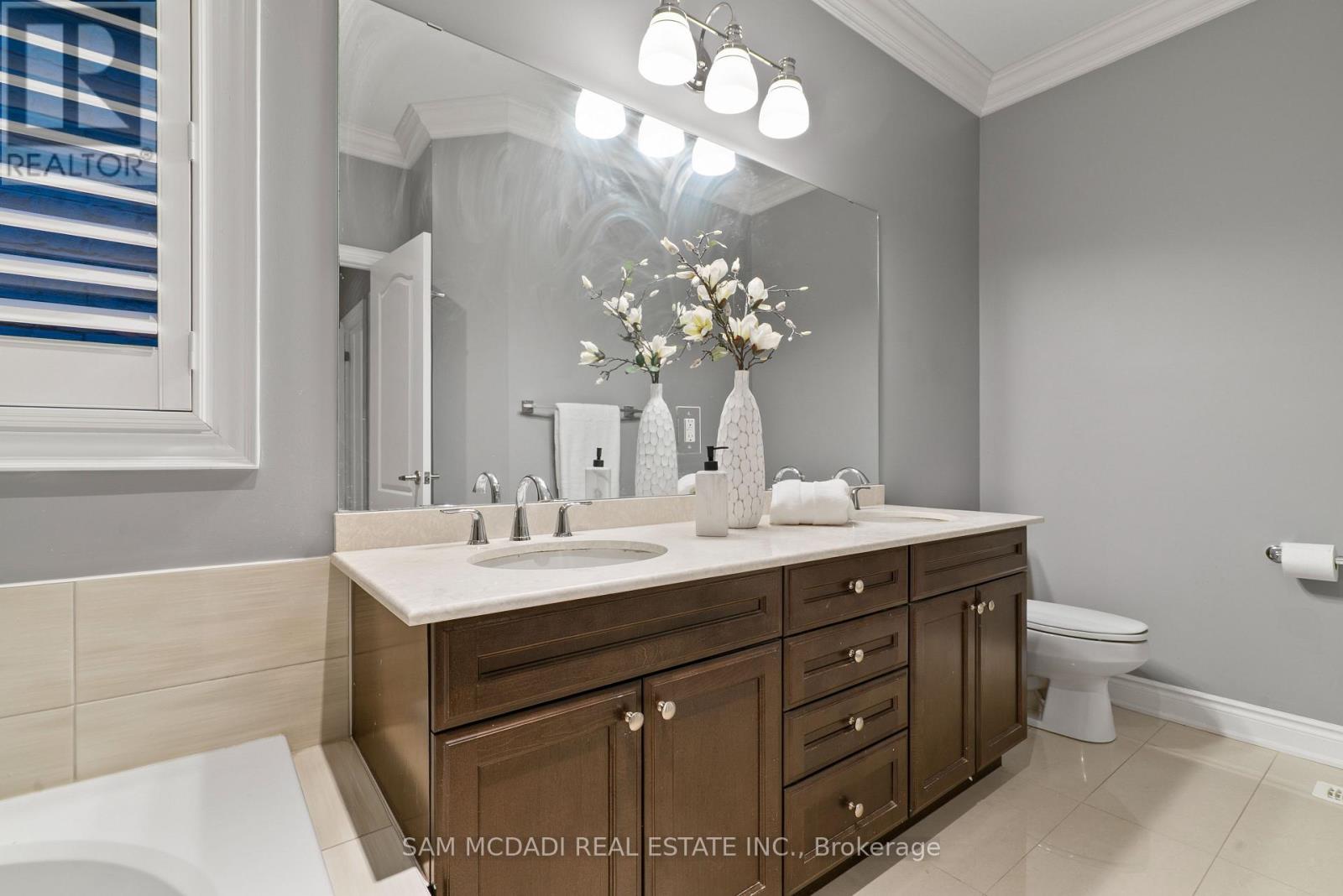 2469 Chateau Common, Oakville, Ontario  L6M 0S1 - Photo 22 - W12457435