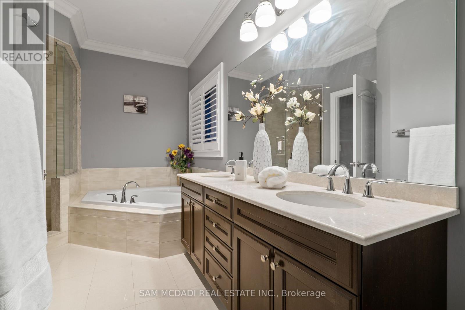 2469 Chateau Common, Oakville, Ontario  L6M 0S1 - Photo 23 - W12457435