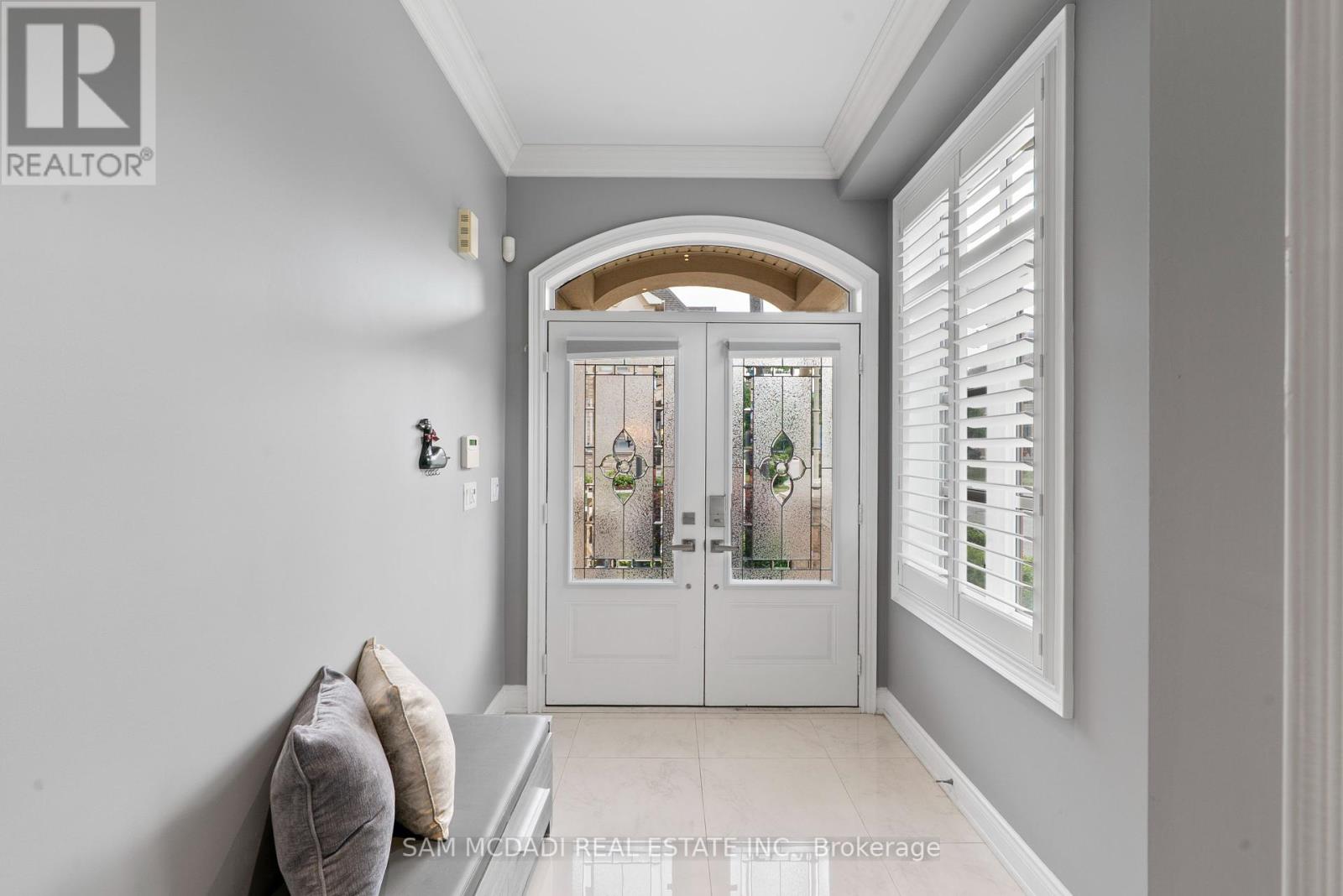2469 Chateau Common, Oakville, Ontario  L6M 0S1 - Photo 4 - W12457435
