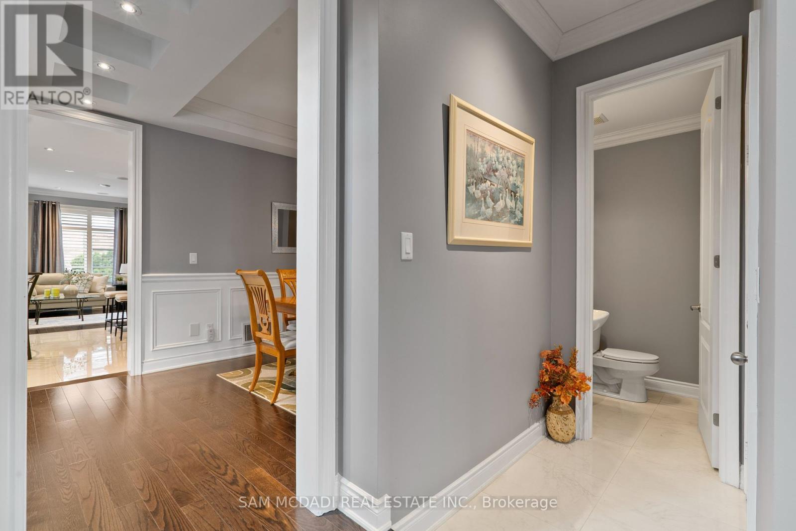 2469 Chateau Common, Oakville, Ontario  L6M 0S1 - Photo 6 - W12457435