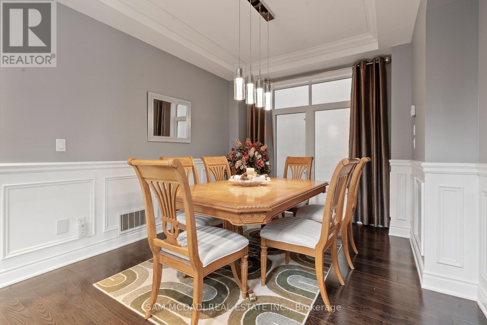 2469 Chateau Common, Oakville, Ontario  L6M 0S1 - Photo 9 - W12457435