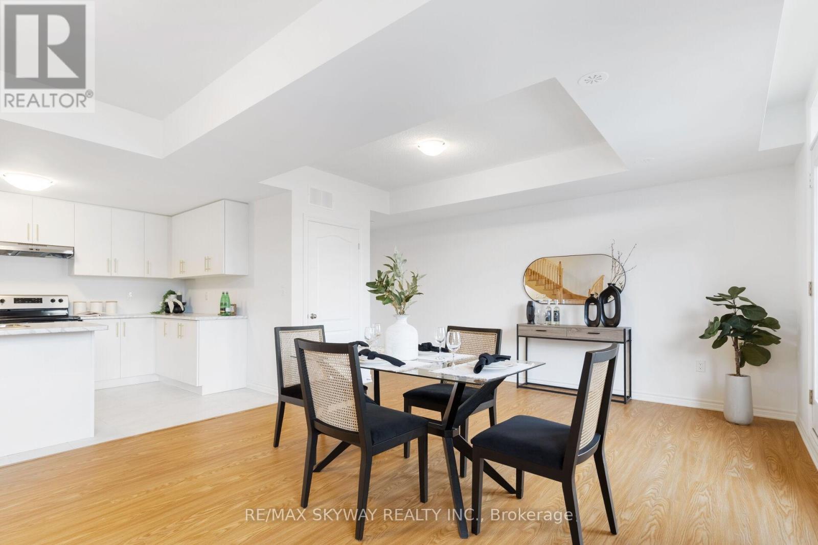 26 Springdale Avenue, Caledon, Ontario  L7C 4L4 - Photo 11 - W12457437