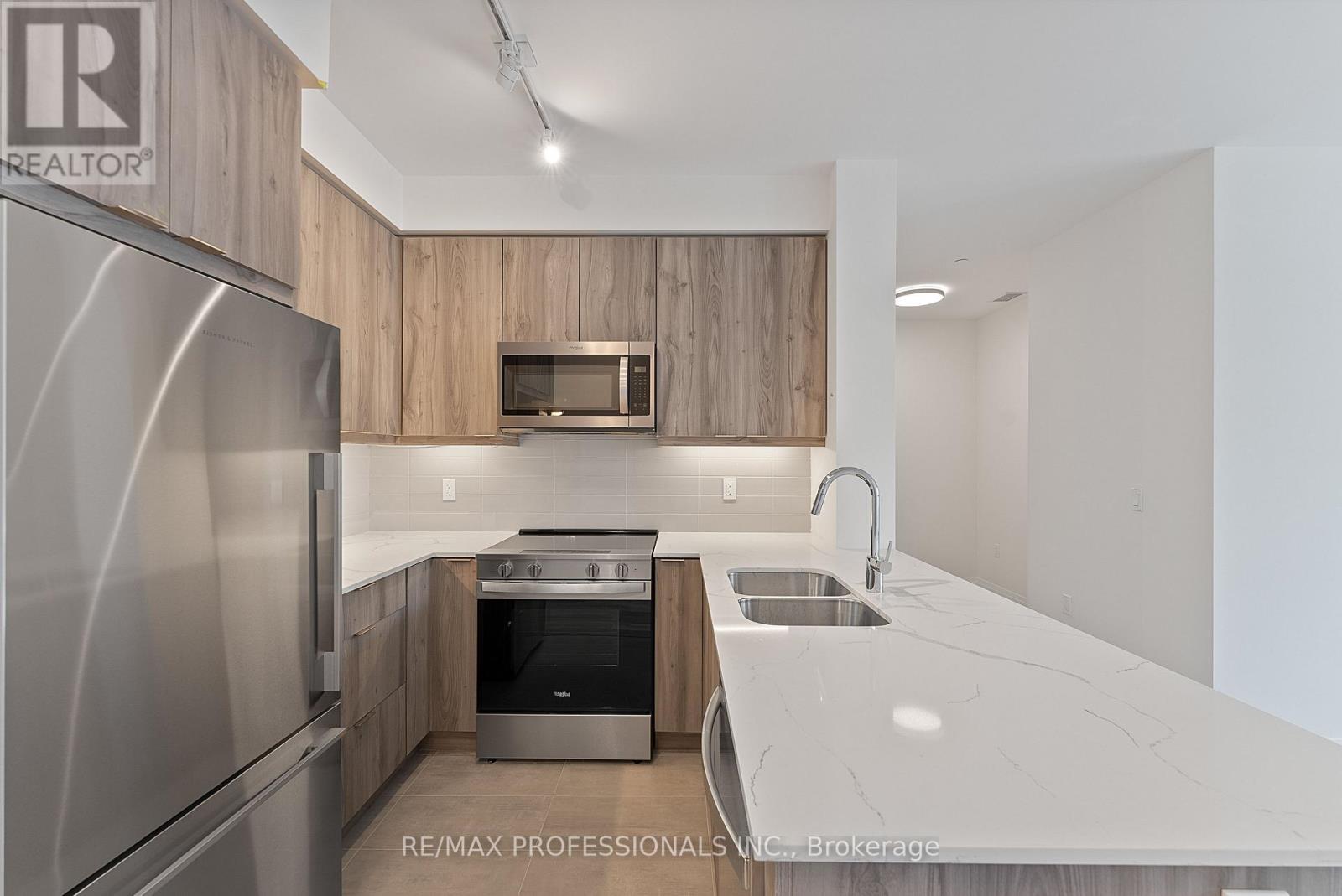410 - 15 Watergarden Drive, Mississauga, Ontario  L5R 0H4 - Photo 10 - W12457440