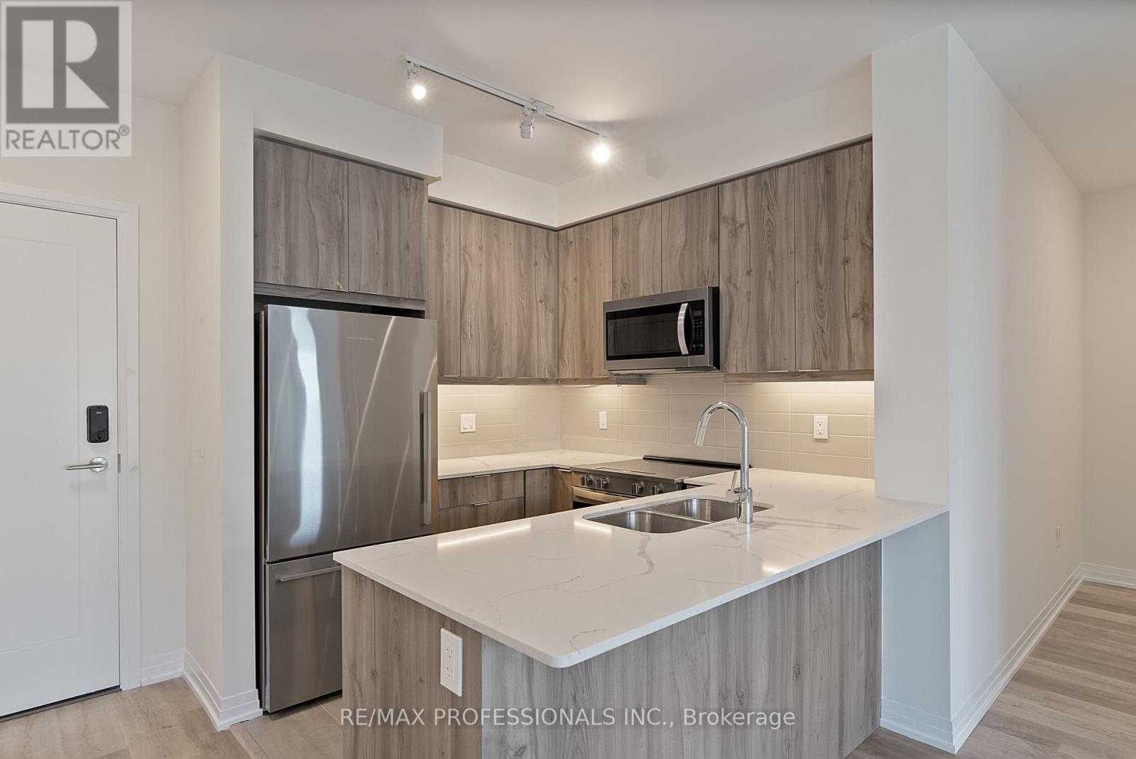 410 - 15 Watergarden Drive, Mississauga, Ontario  L5R 0H4 - Photo 12 - W12457440