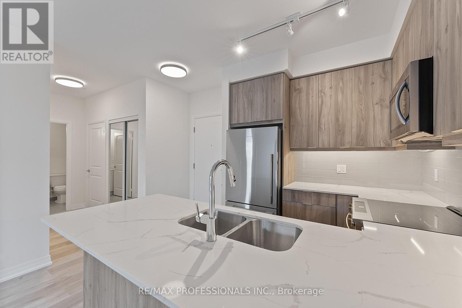 410 - 15 Watergarden Drive, Mississauga, Ontario  L5R 0H4 - Photo 14 - W12457440