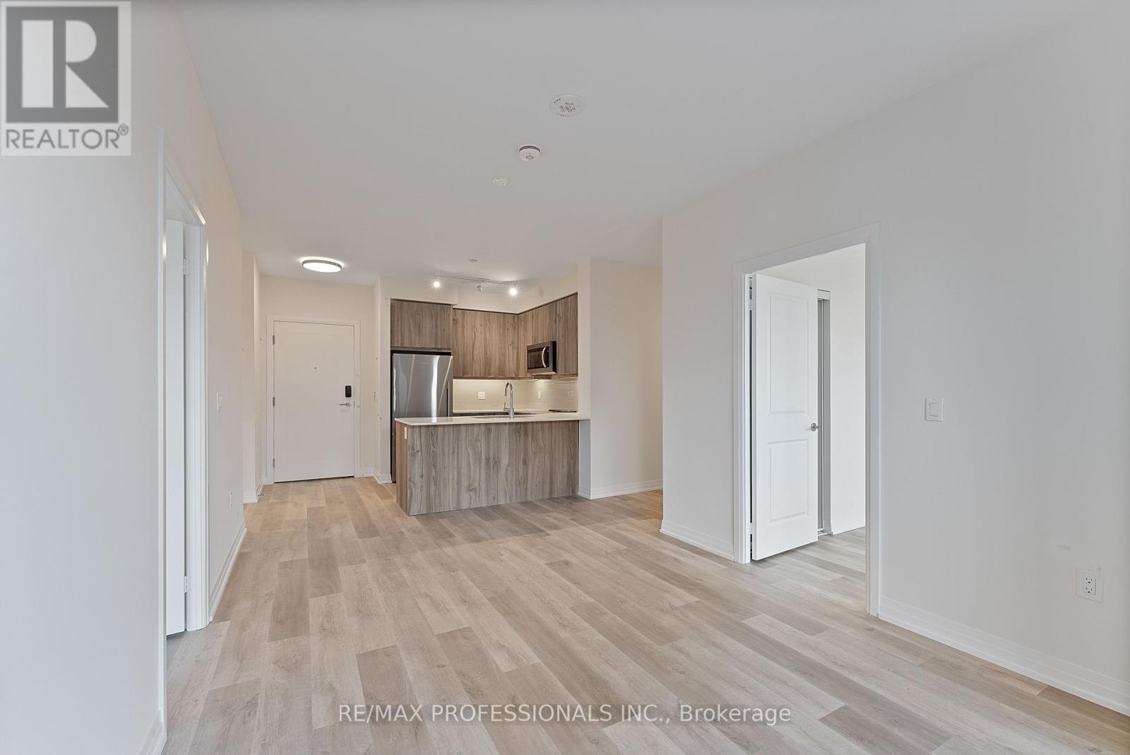 410 - 15 Watergarden Drive, Mississauga, Ontario  L5R 0H4 - Photo 18 - W12457440