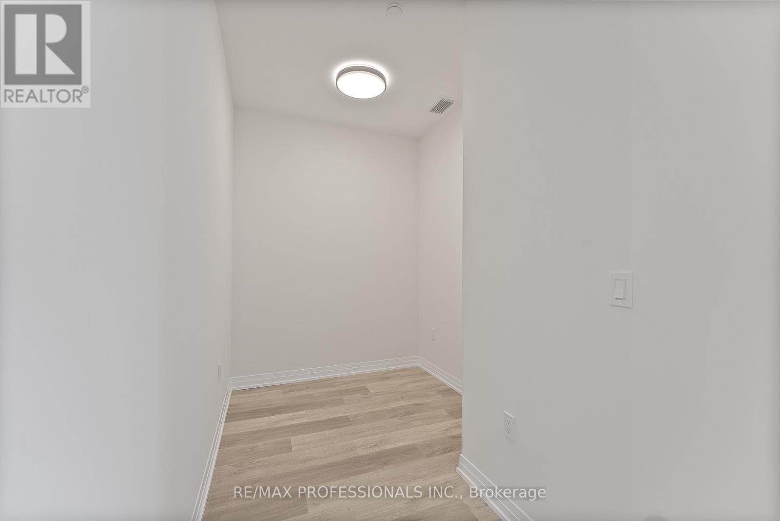 410 - 15 Watergarden Drive, Mississauga, Ontario  L5R 0H4 - Photo 21 - W12457440