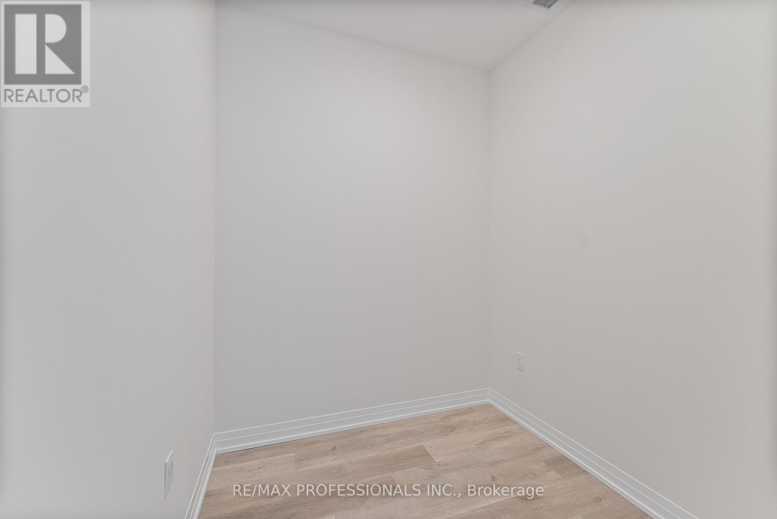 410 - 15 Watergarden Drive, Mississauga, Ontario  L5R 0H4 - Photo 22 - W12457440