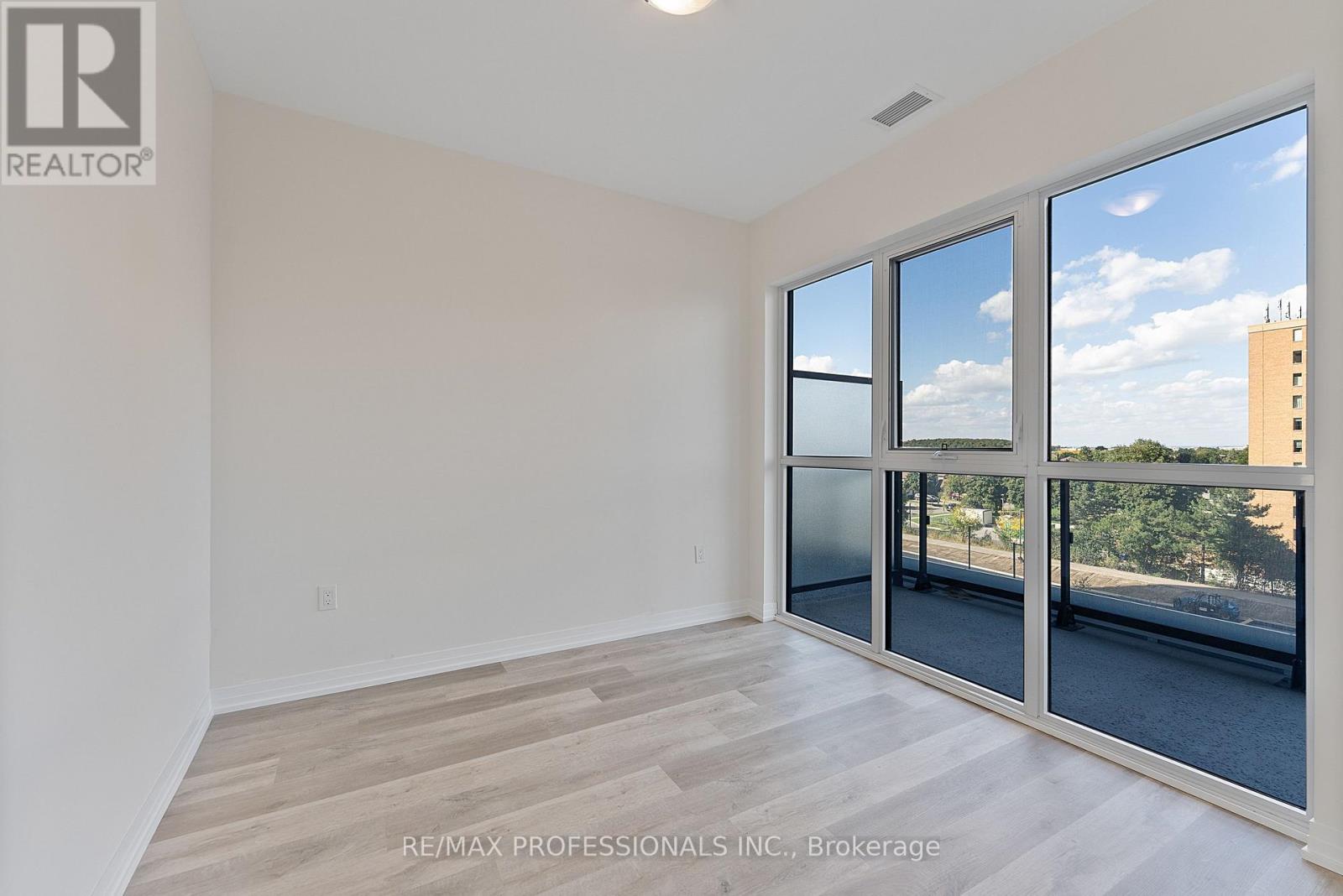 410 - 15 Watergarden Drive, Mississauga, Ontario  L5R 0H4 - Photo 30 - W12457440